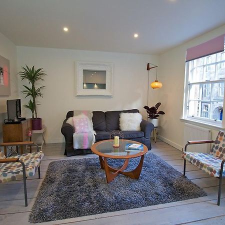 Old Town Castle View Apartment เอดินบะระ ภายนอก รูปภาพ