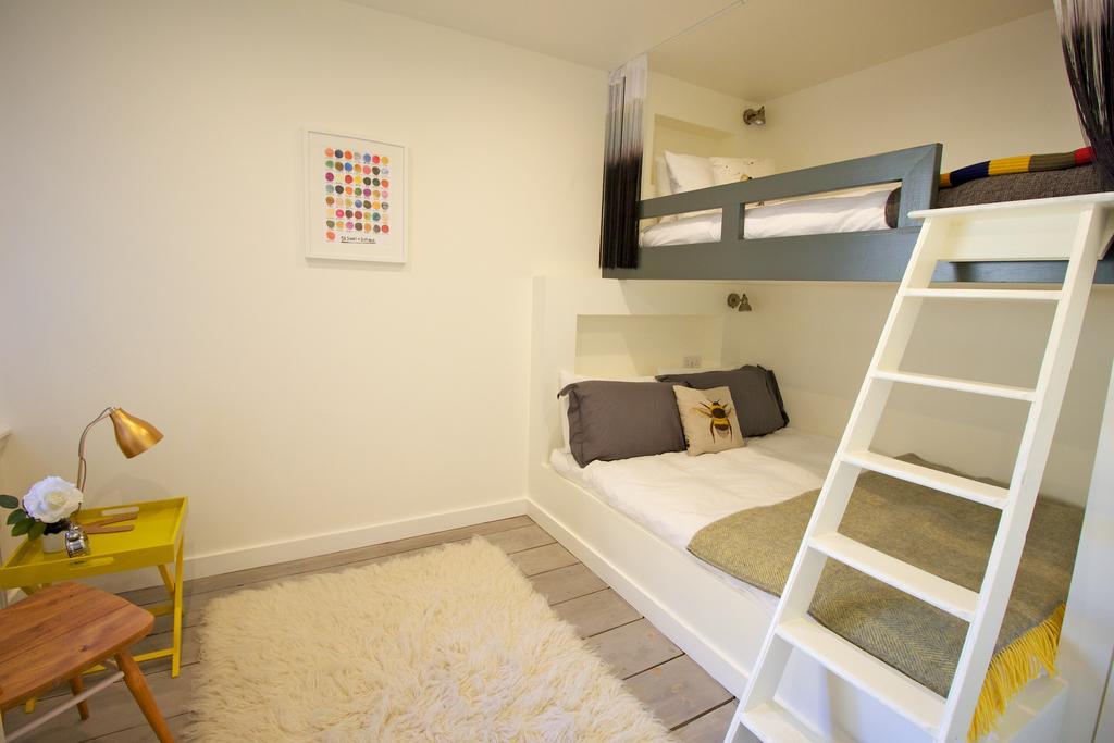 Old Town Castle View Apartment เอดินบะระ ภายนอก รูปภาพ
